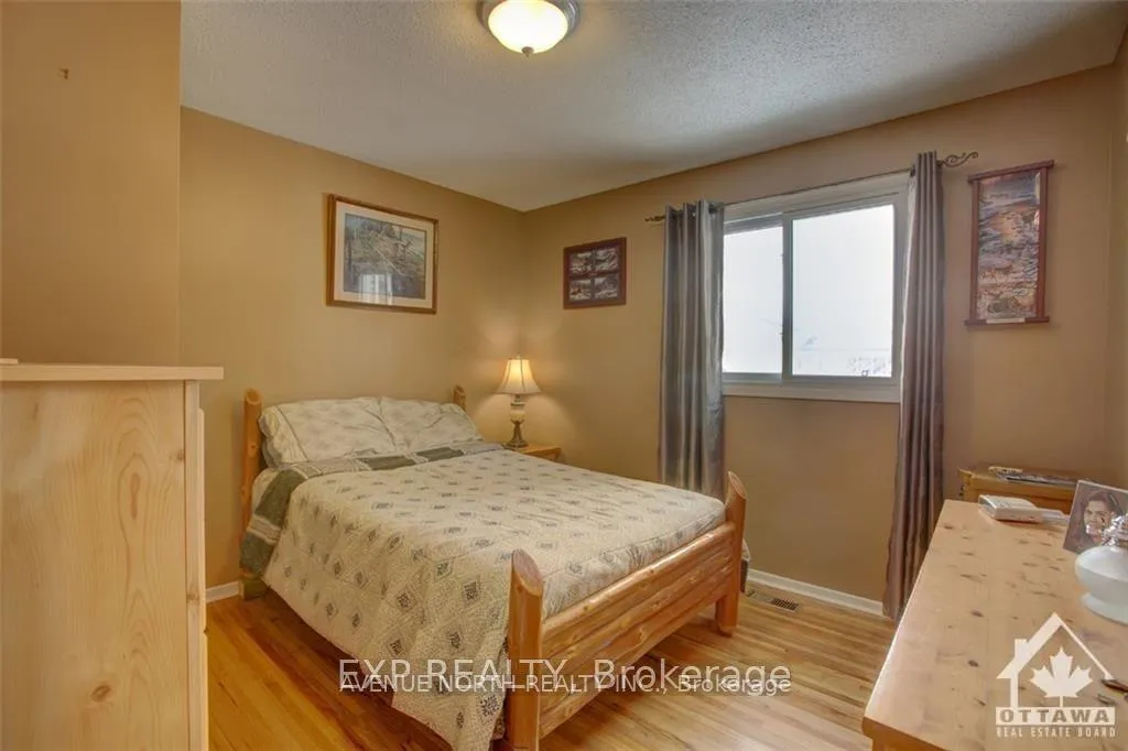 Photo 9 of 15 Saginaw Crescent, Ottawa, Borden Farm/Stewart Farm/Carleton Heights/Parkwood Hills — HOMEH