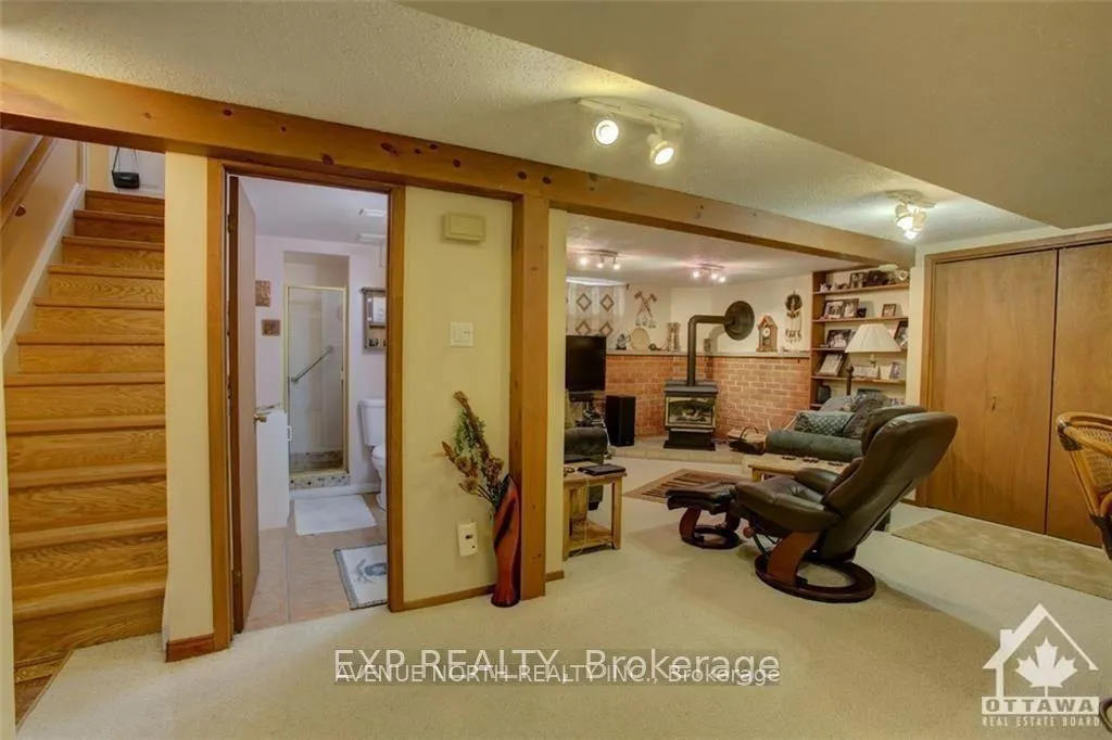 Photo 13 of 15 Saginaw Crescent, Ottawa, Borden Farm/Stewart Farm/Carleton Heights/Parkwood Hills — HOMEH