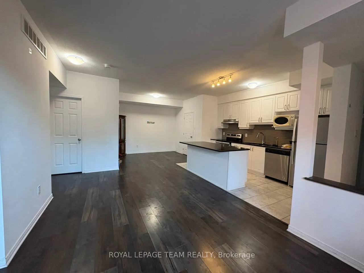 Photo 3 of Unit A, 371 Haliburton Heights, Ottawa, Kanata - Emerald Meadows/Trailwest — HOMEH