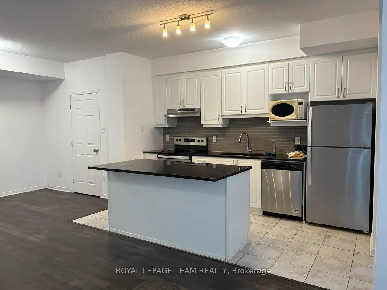 Photo 4 of Unit A, 371 Haliburton Heights, Ottawa, Kanata - Emerald Meadows/Trailwest — HOMEH