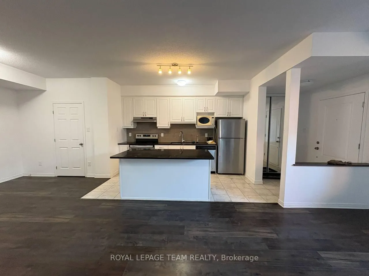 Photo 5 of Unit A, 371 Haliburton Heights, Ottawa, Kanata - Emerald Meadows/Trailwest — HOMEH