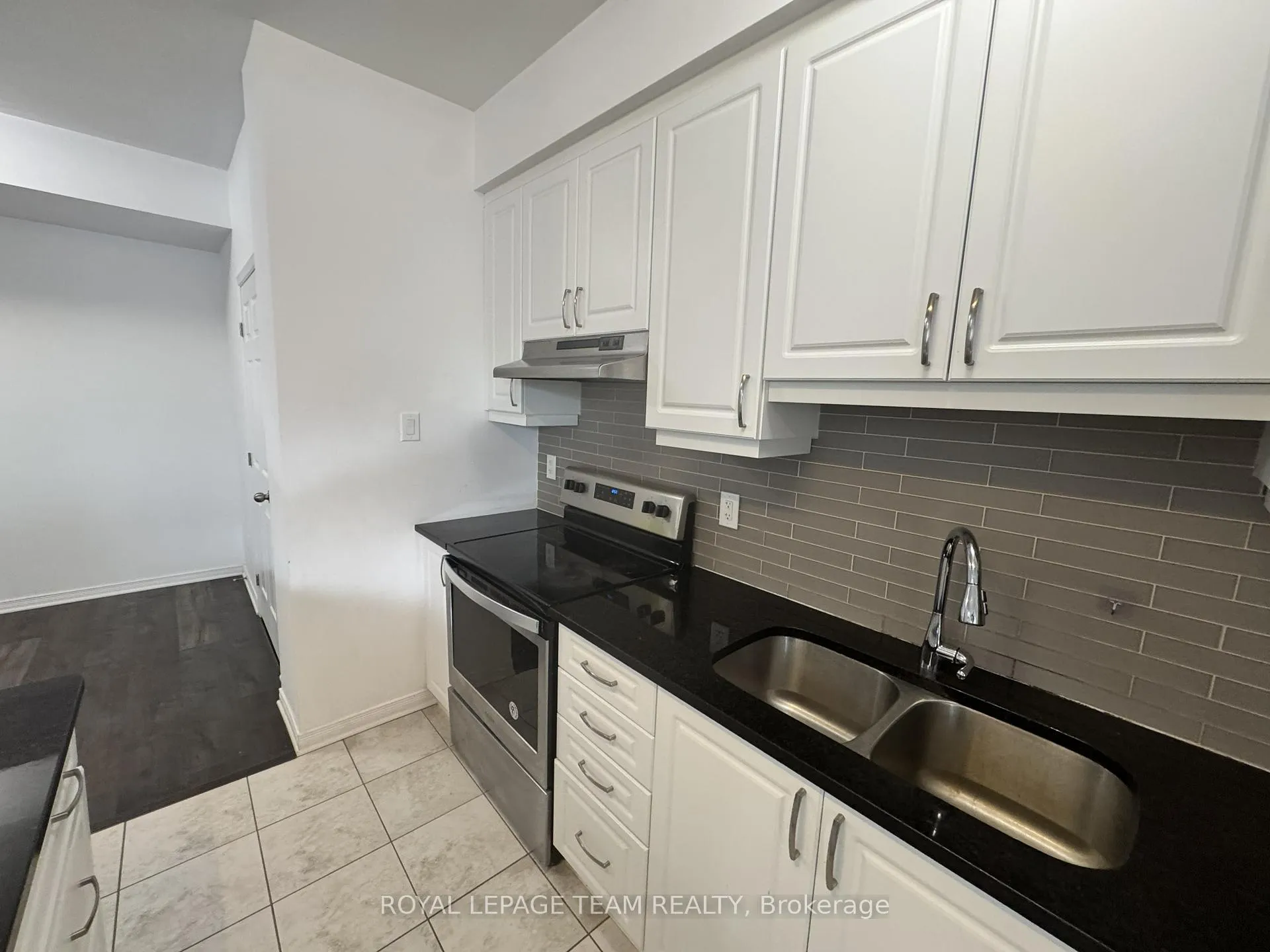Photo 7 of Unit A, 371 Haliburton Heights, Ottawa, Kanata - Emerald Meadows/Trailwest — HOMEH