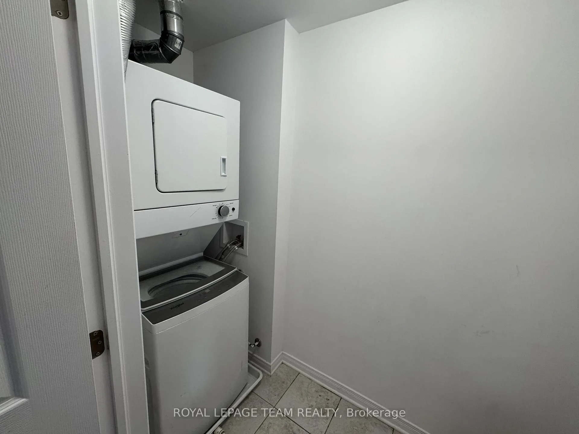 Photo 9 of Unit A, 371 Haliburton Heights, Ottawa, Kanata - Emerald Meadows/Trailwest — HOMEH