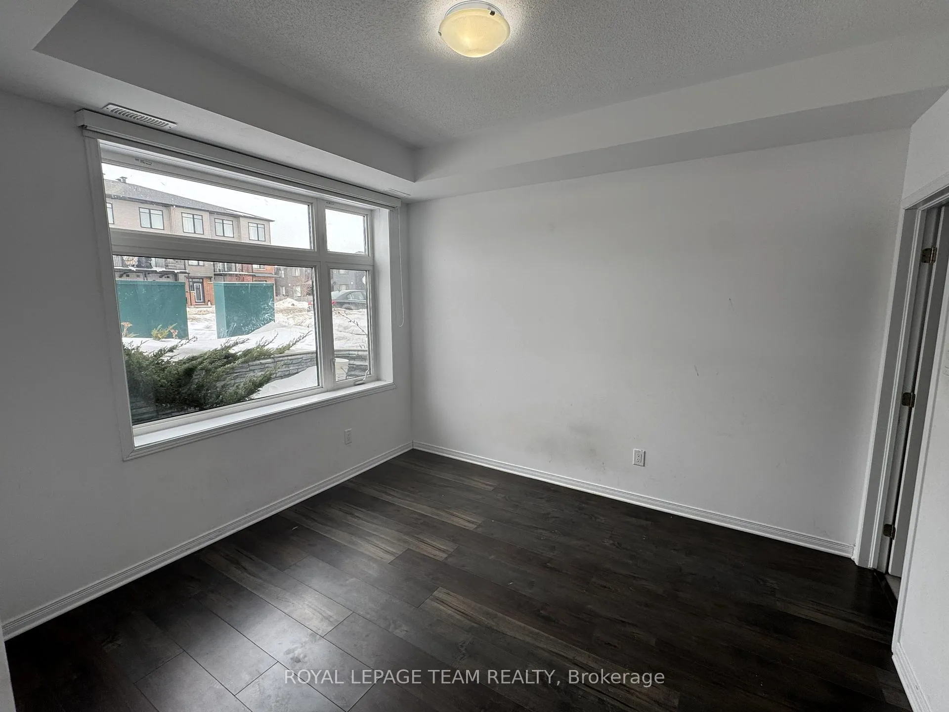 Photo 10 of Unit A, 371 Haliburton Heights, Ottawa, Kanata - Emerald Meadows/Trailwest — HOMEH