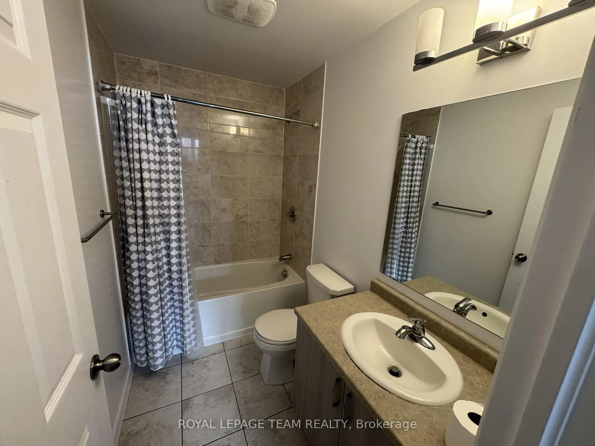 Photo 15 of Unit A, 371 Haliburton Heights, Ottawa, Kanata - Emerald Meadows/Trailwest — HOMEH