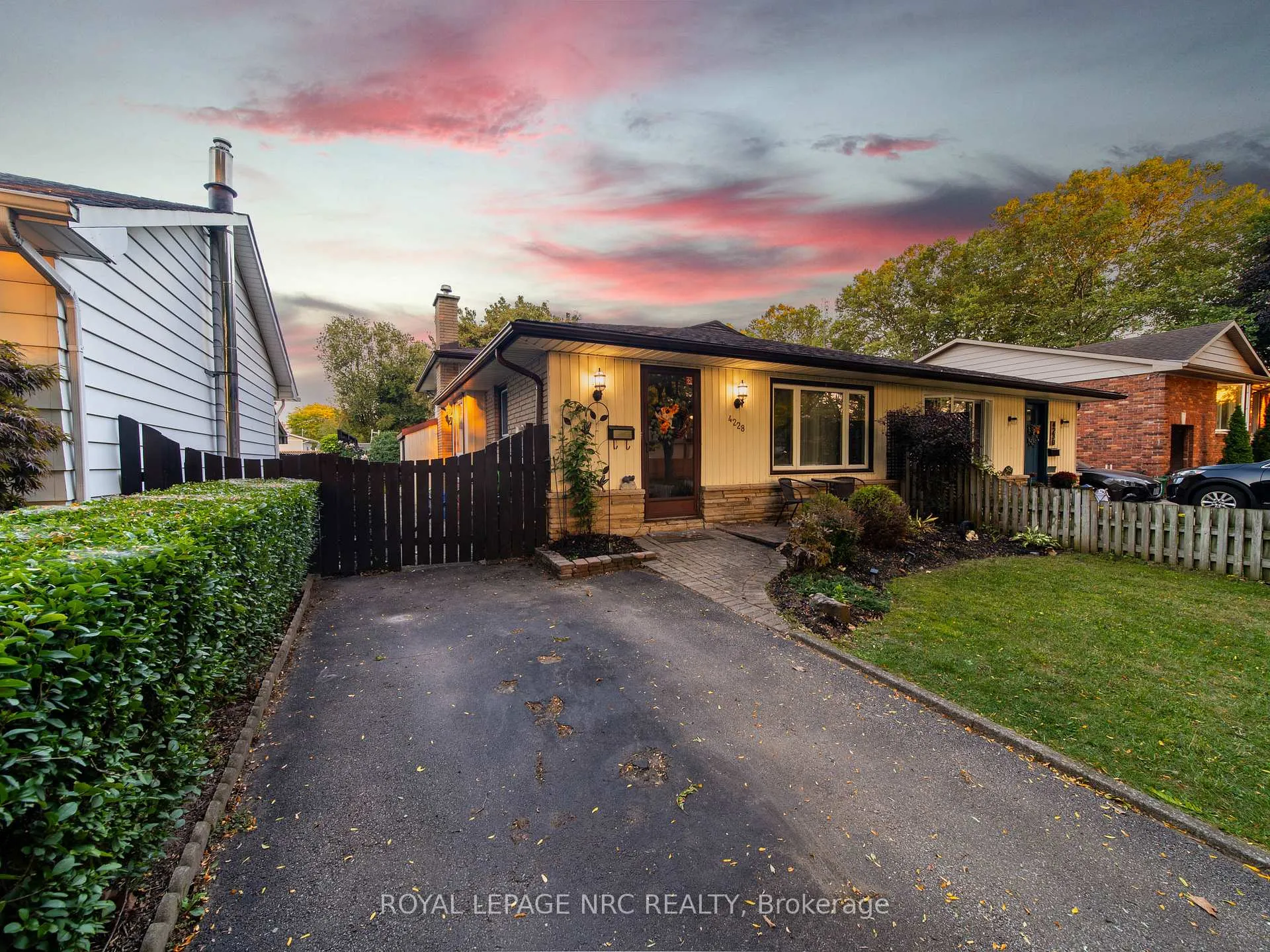 Photo 1 of 4228 York Drive, Niagara Falls, Morrison — HOMEH
