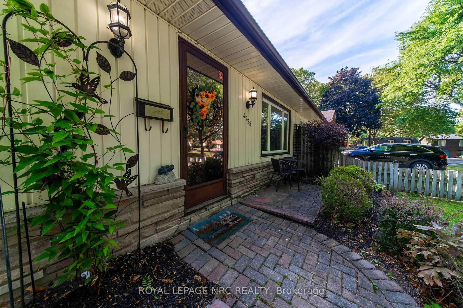 Photo 2 of 4228 York Drive, Niagara Falls, Morrison — HOMEH