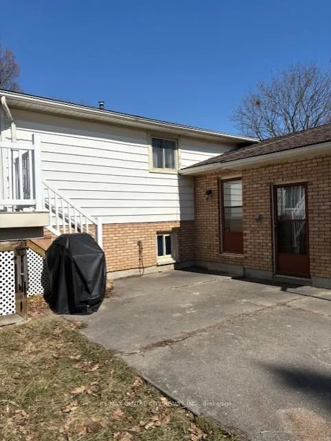 Photo 3 of 152 1/2 Fairview Avenue, St. Thomas — HOMEH