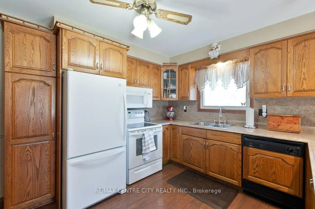 Photo 13 of 152 1/2 Fairview Avenue, St. Thomas — HOMEH