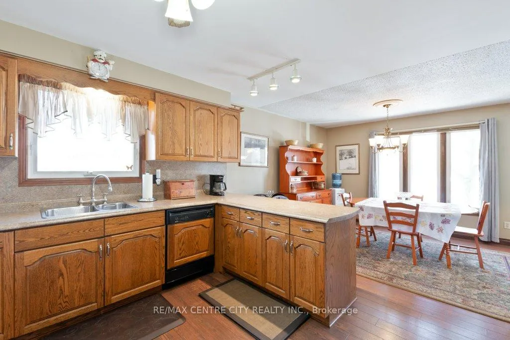 Photo 14 of 152 1/2 Fairview Avenue, St. Thomas — HOMEH