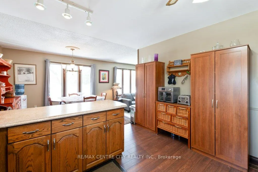 Photo 15 of 152 1/2 Fairview Avenue, St. Thomas — HOMEH