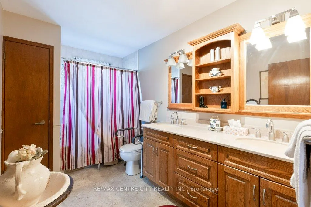 Photo 18 of 152 1/2 Fairview Avenue, St. Thomas — HOMEH