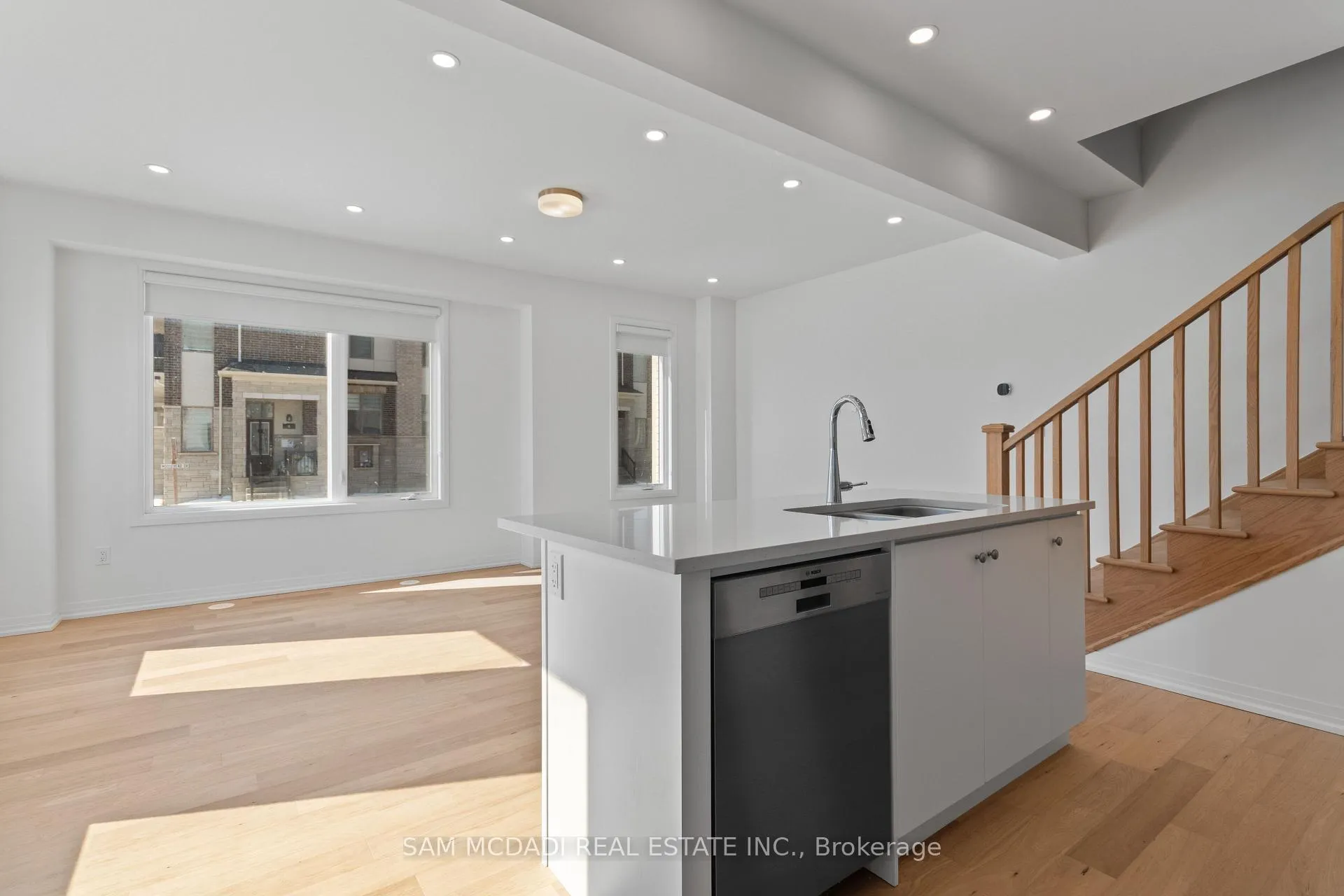Photo 3 of Unit Upper, 4 Timber Falls Drive, Brampton, Northwest Brampton — HOMEH