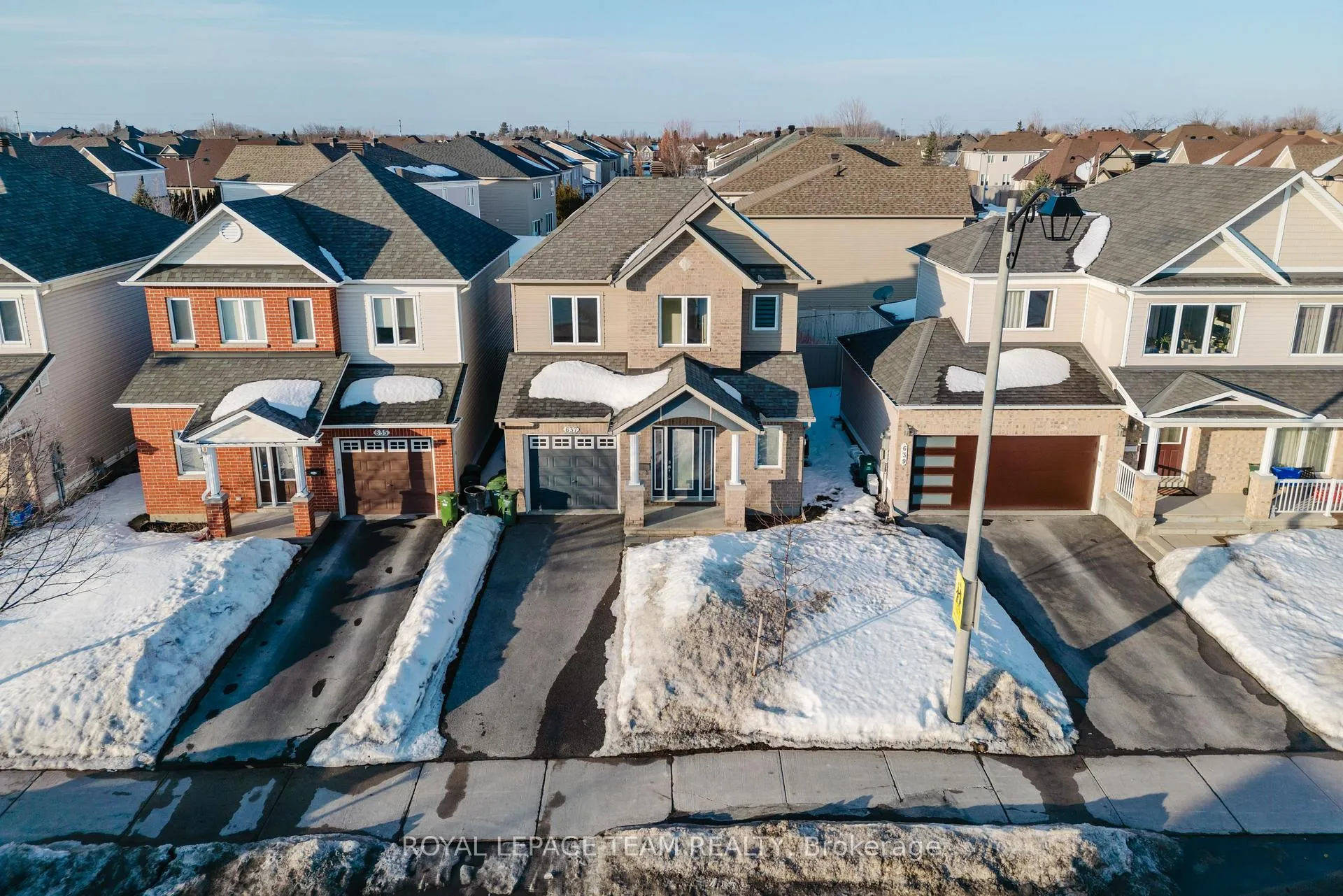 Photo 2 of 637 Clearbrook Drive, Ottawa, Barrhaven - Strandherd — HOMEH