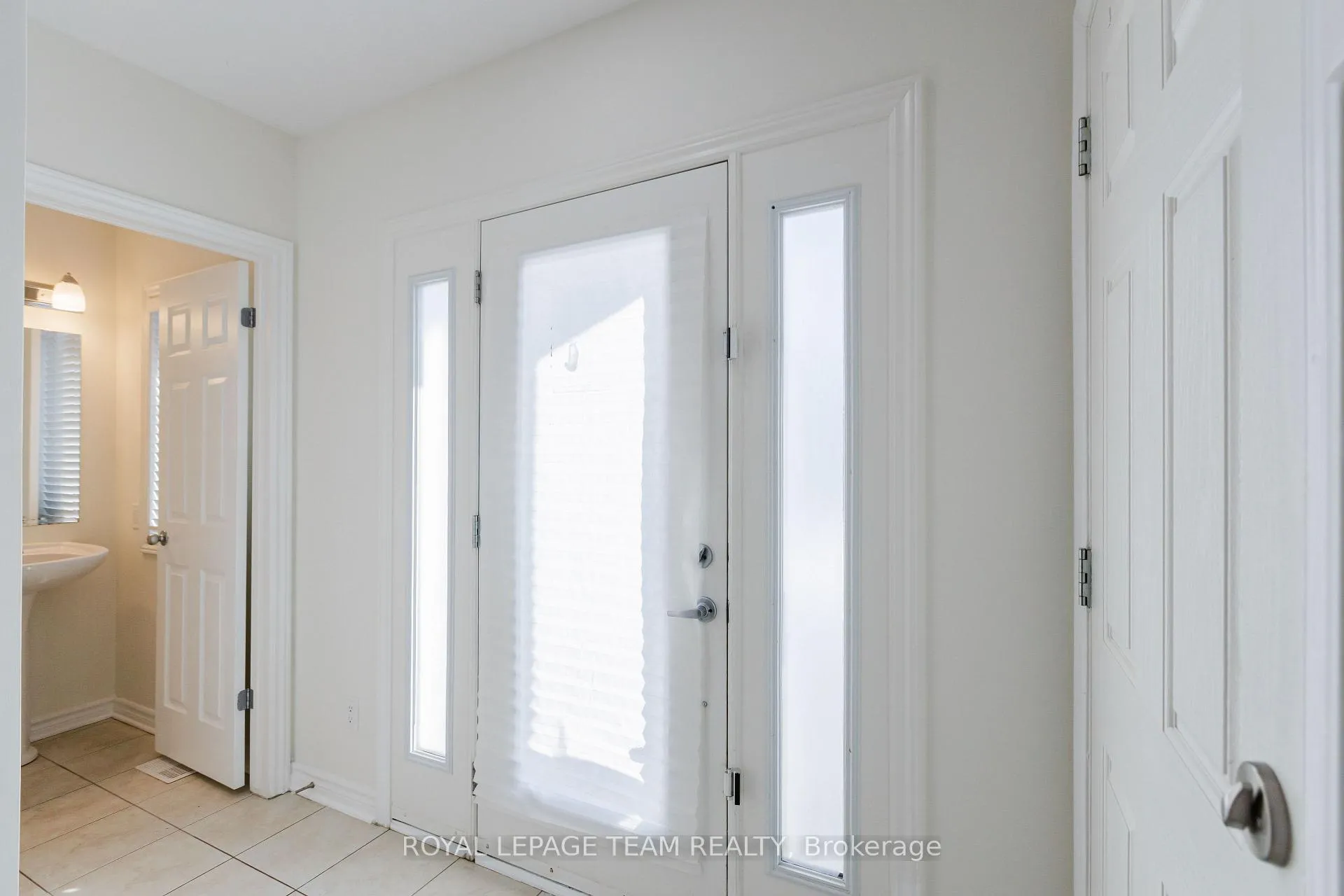 Photo 4 of 637 Clearbrook Drive, Ottawa, Barrhaven - Strandherd — HOMEH