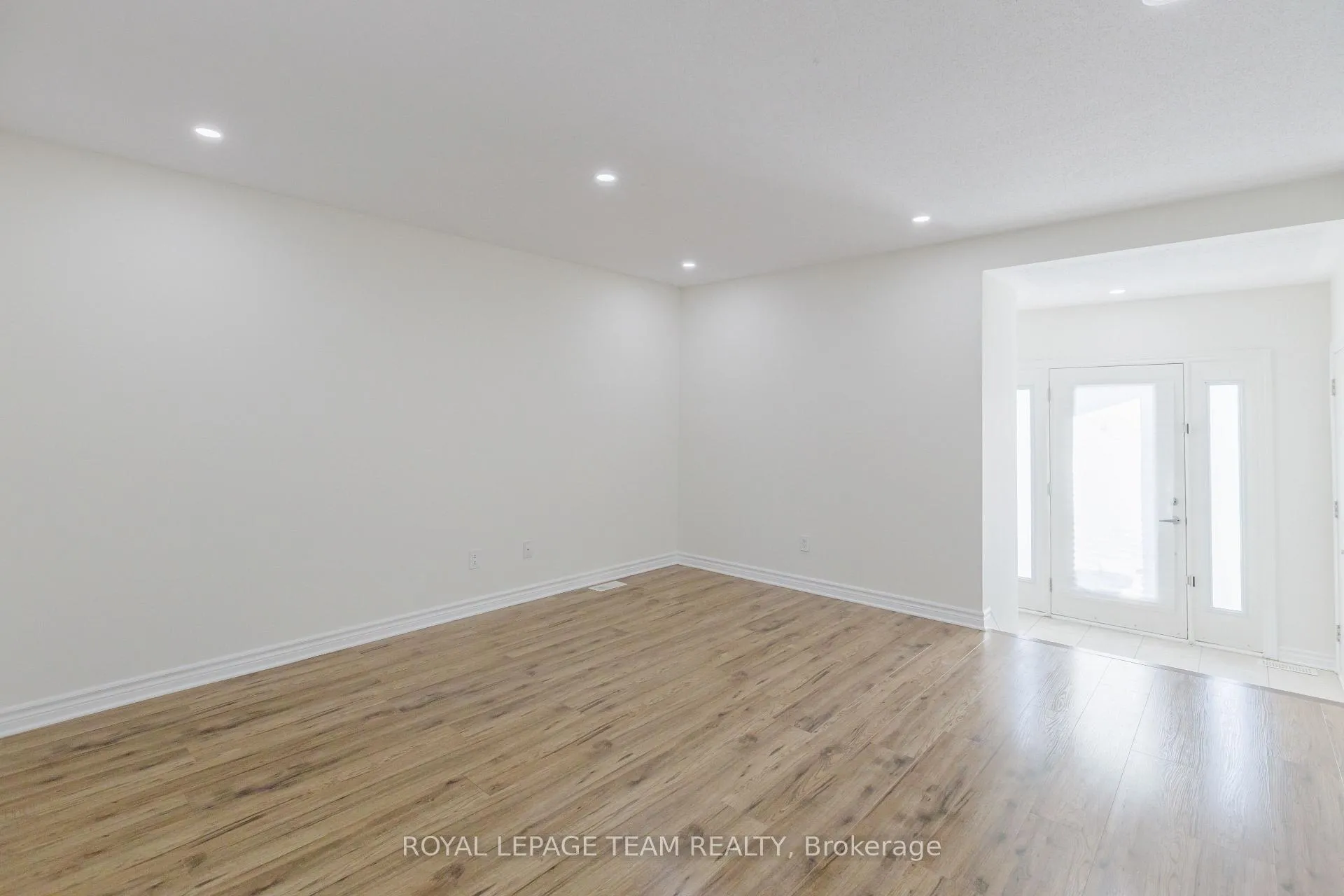 Photo 6 of 637 Clearbrook Drive, Ottawa, Barrhaven - Strandherd — HOMEH