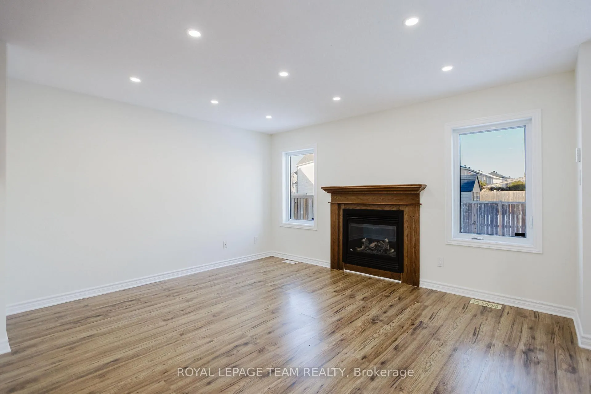 Photo 7 of 637 Clearbrook Drive, Ottawa, Barrhaven - Strandherd — HOMEH