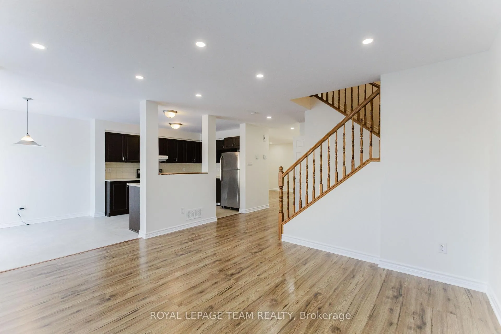 Photo 8 of 637 Clearbrook Drive, Ottawa, Barrhaven - Strandherd — HOMEH