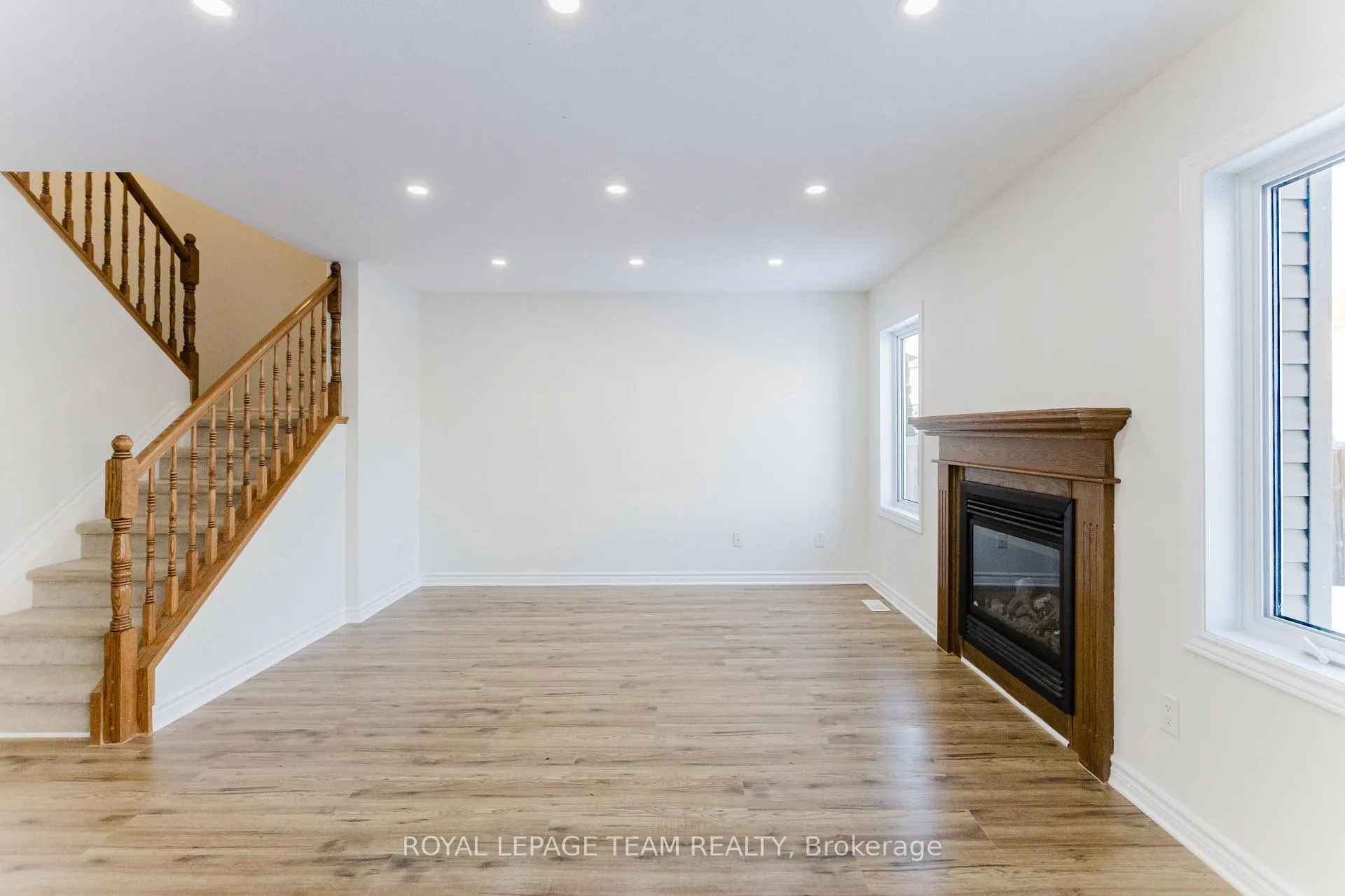 Photo 9 of 637 Clearbrook Drive, Ottawa, Barrhaven - Strandherd — HOMEH