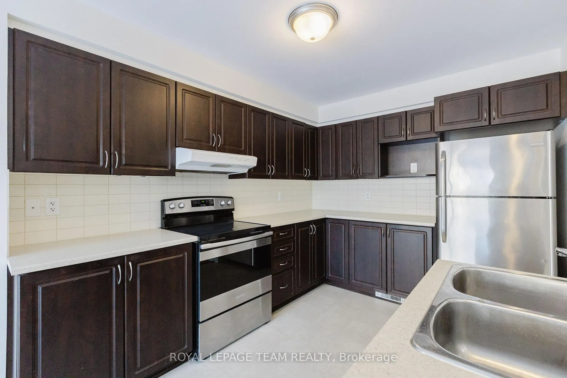Photo 11 of 637 Clearbrook Drive, Ottawa, Barrhaven - Strandherd — HOMEH