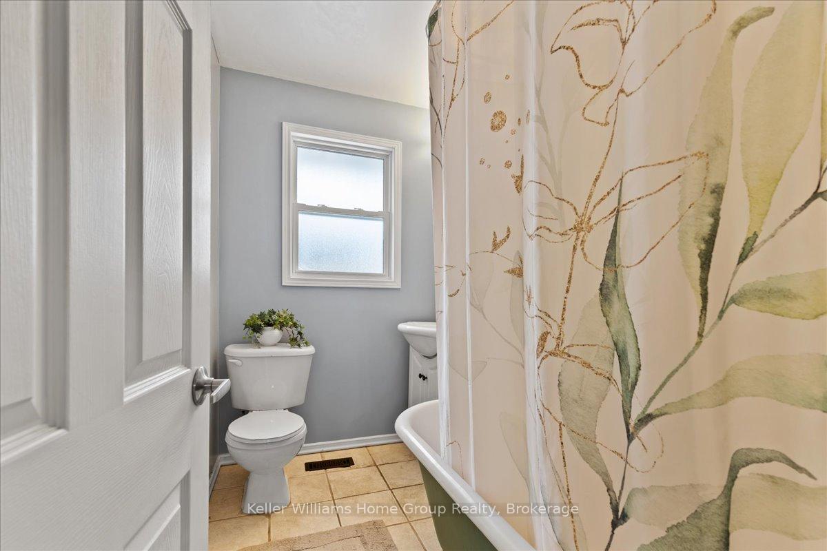 Photo 17 of 7637 Wellington 7 Road, Mapleton, Rural Mapleton — HOMEH