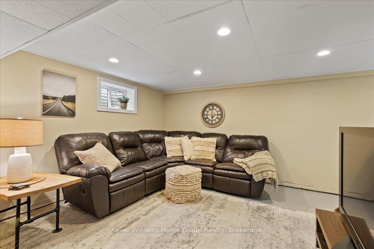 Photo 21 of 7637 Wellington 7 Road, Mapleton, Rural Mapleton — HOMEH
