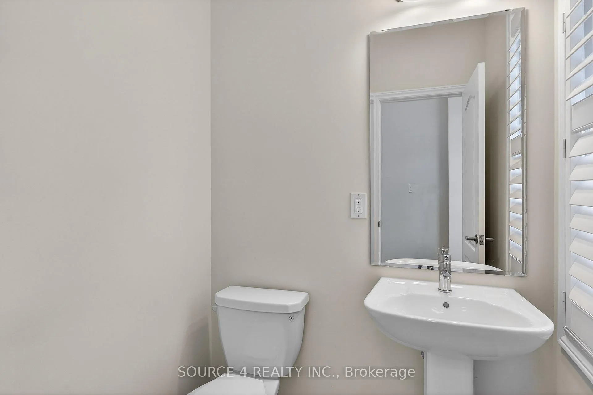 Photo 4 of 355 Danny Wheeler Boulevard, Georgina, Keswick North — HOMEH