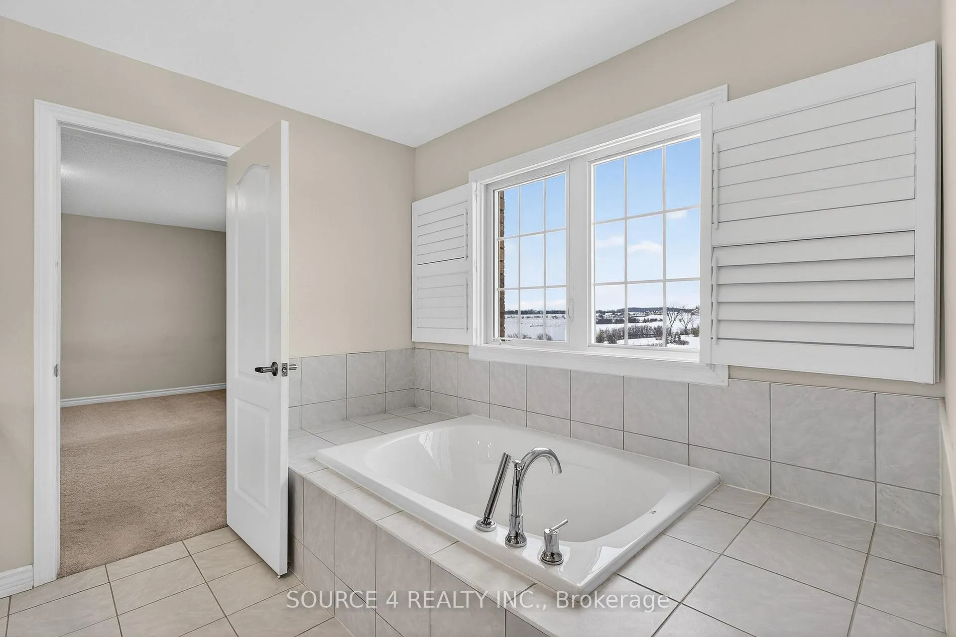 Photo 23 of 355 Danny Wheeler Boulevard, Georgina, Keswick North — HOMEH