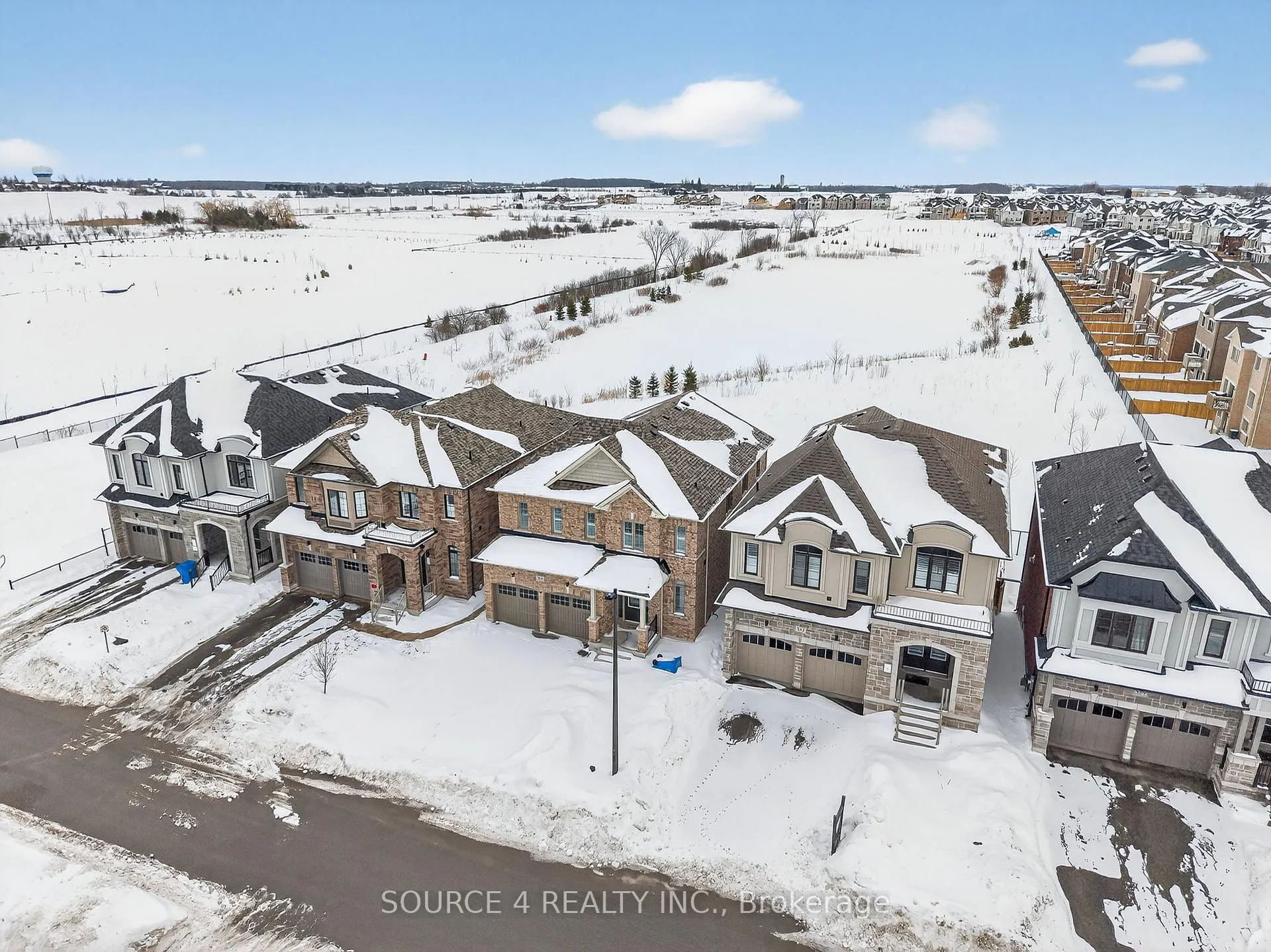 Photo 44 of 355 Danny Wheeler Boulevard, Georgina, Keswick North — HOMEH