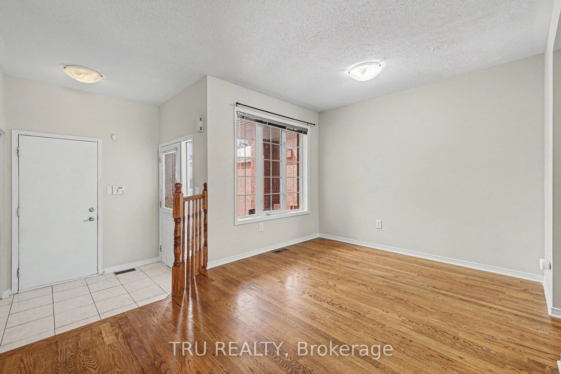 Photo 4 of 37 Daventry Crescent, Ottawa, Barrhaven - Longfields — HOMEH