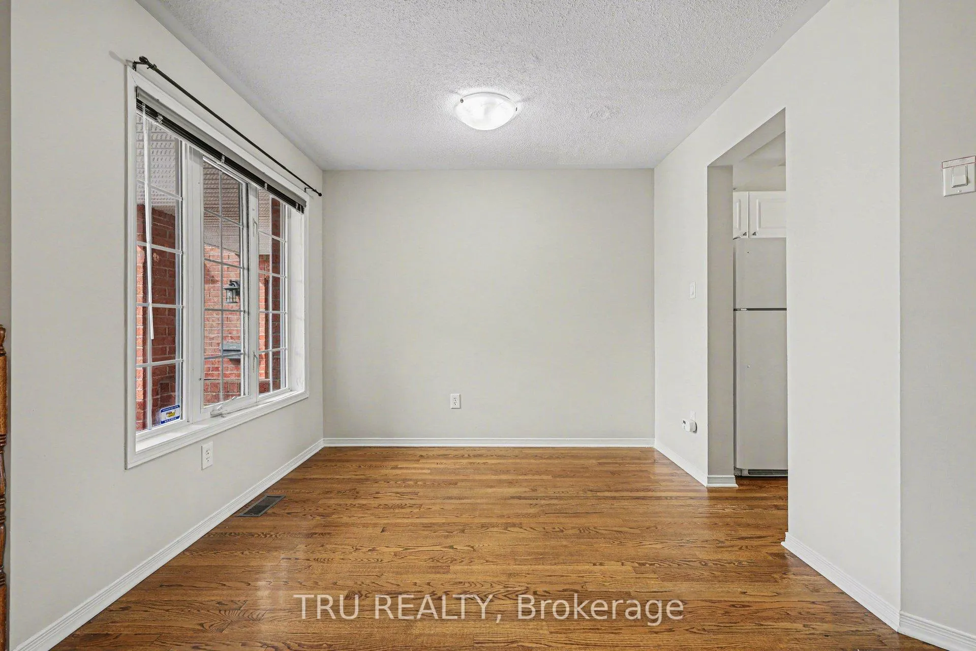 Photo 5 of 37 Daventry Crescent, Ottawa, Barrhaven - Longfields — HOMEH