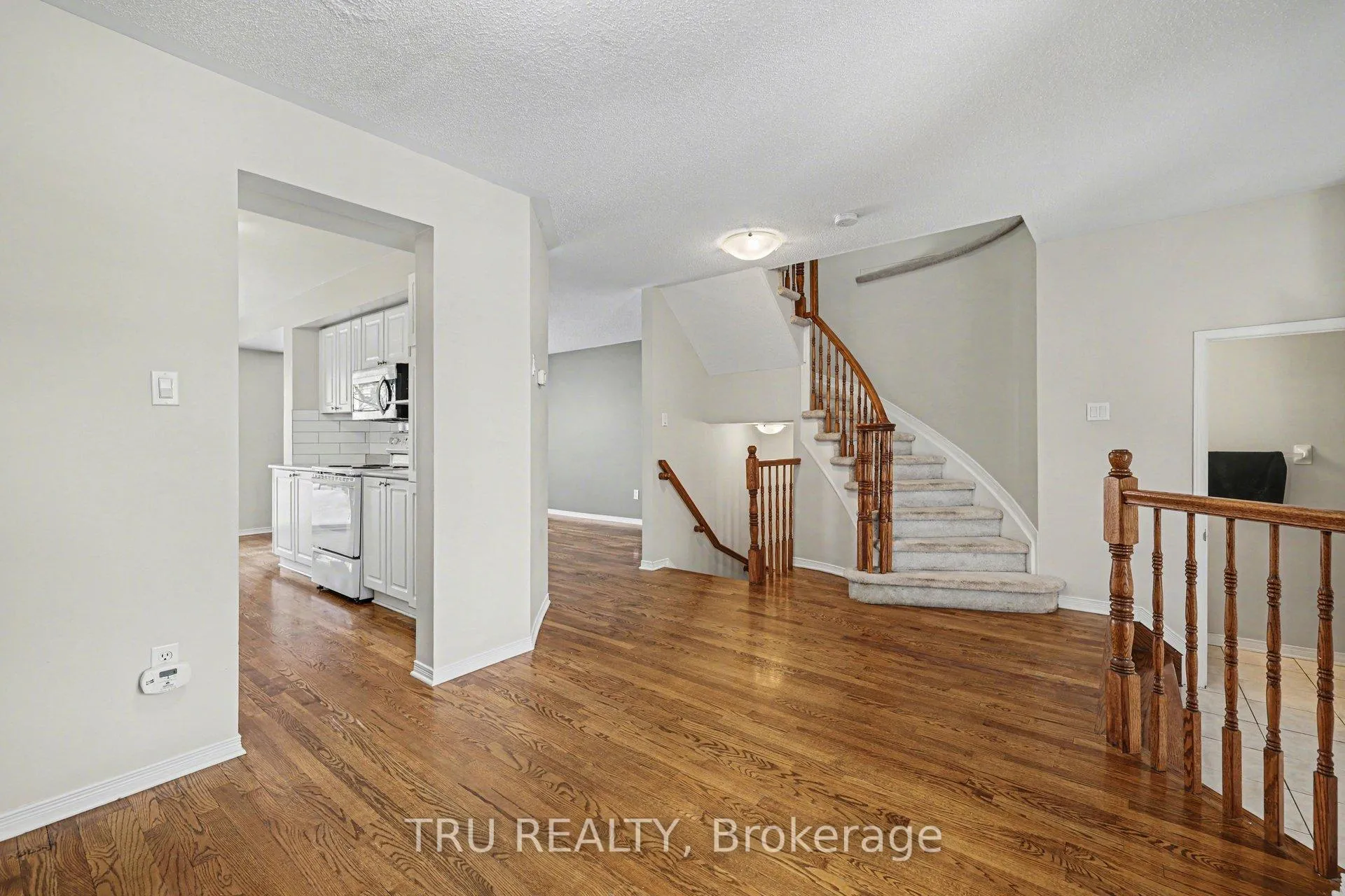 Photo 6 of 37 Daventry Crescent, Ottawa, Barrhaven - Longfields — HOMEH