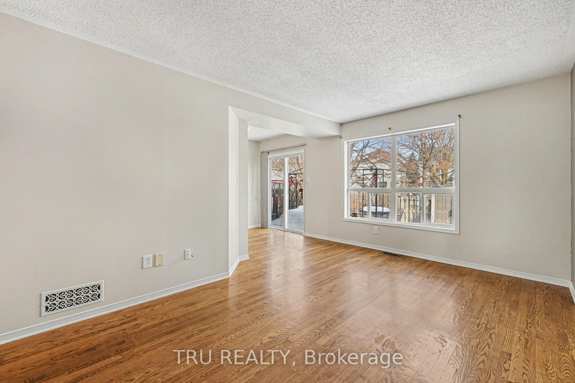 Photo 7 of 37 Daventry Crescent, Ottawa, Barrhaven - Longfields — HOMEH