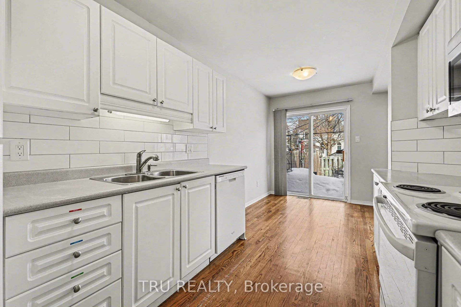 Photo 10 of 37 Daventry Crescent, Ottawa, Barrhaven - Longfields — HOMEH