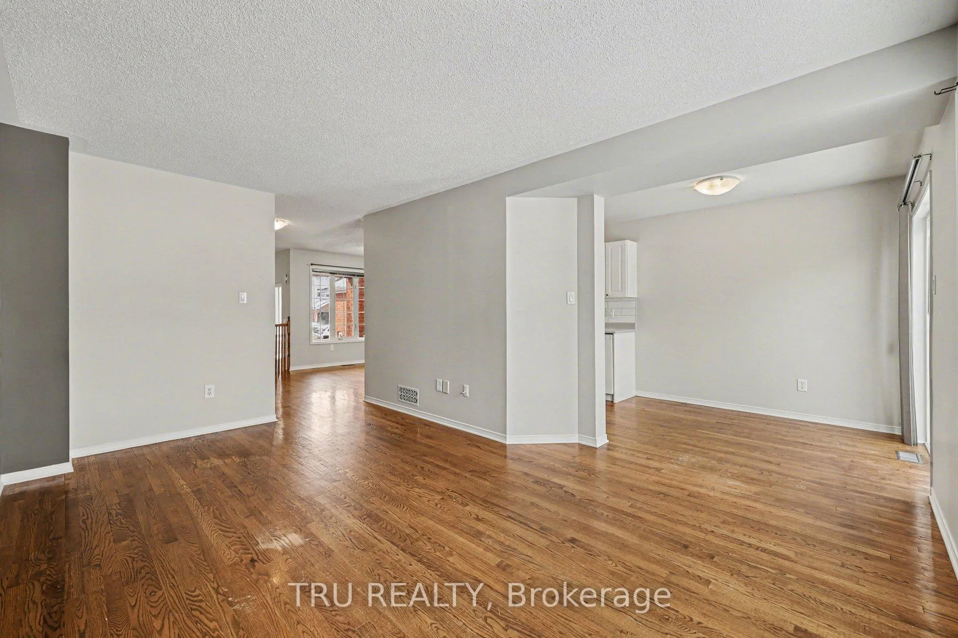 Photo 12 of 37 Daventry Crescent, Ottawa, Barrhaven - Longfields — HOMEH