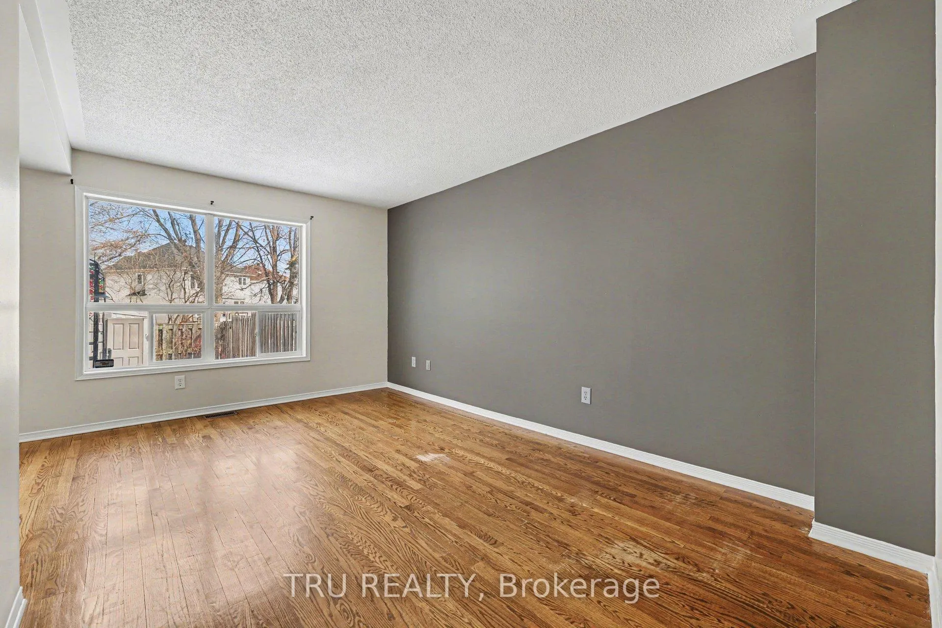 Photo 13 of 37 Daventry Crescent, Ottawa, Barrhaven - Longfields — HOMEH