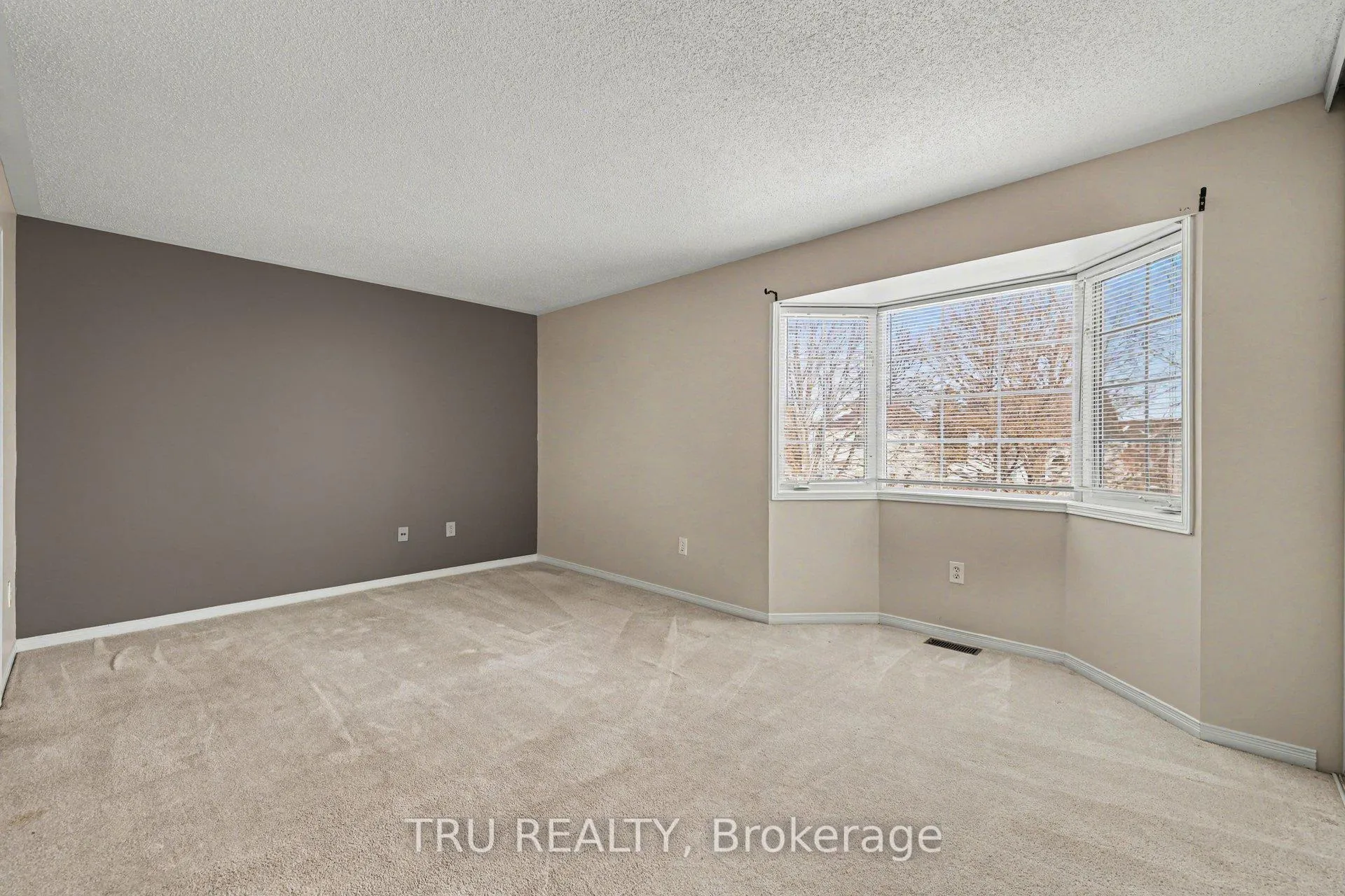 Photo 15 of 37 Daventry Crescent, Ottawa, Barrhaven - Longfields — HOMEH