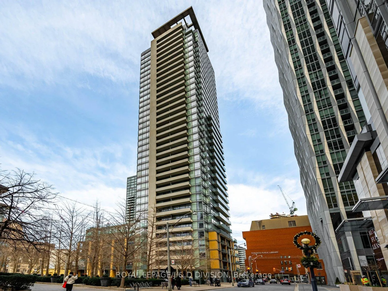 Front of Unit 3402, 18 Yorkville Avenue
