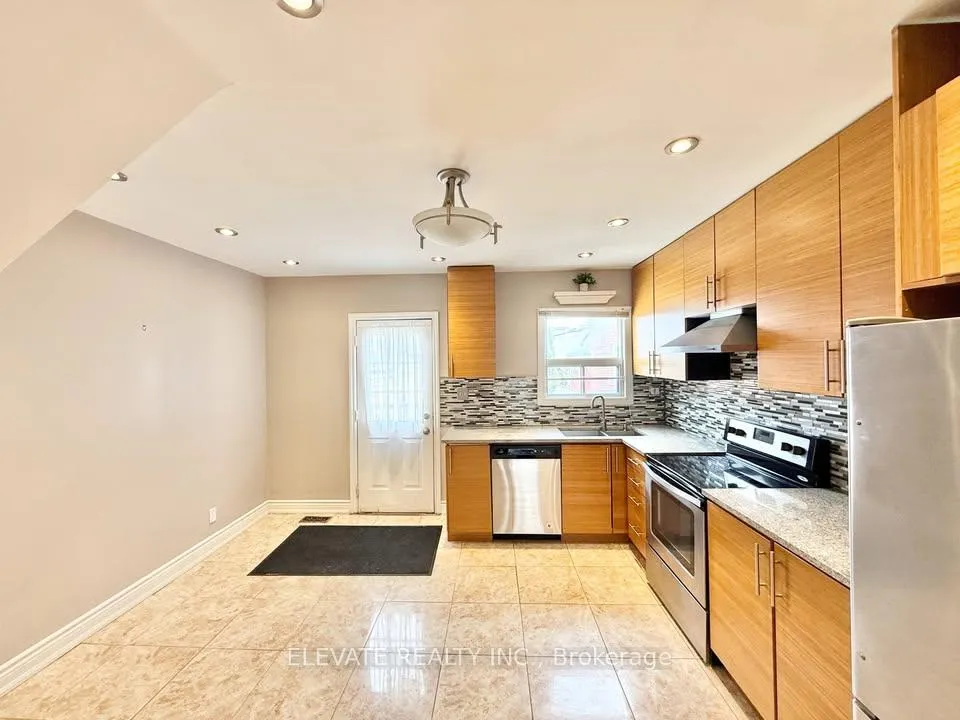 Photo 2 of Unit 1, 8 Hatherley Road, Toronto, Caledonia-Fairbank — HOMEH
