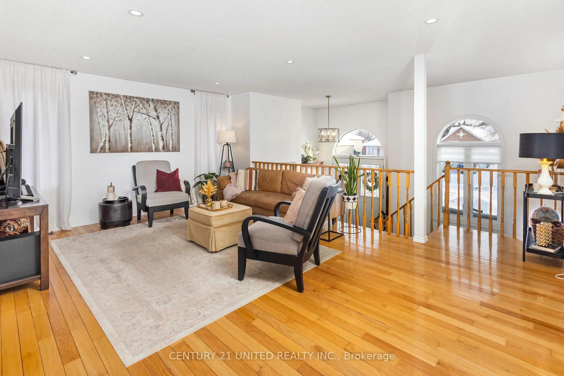 Photo 4 of 1455 Glenforest Crescent, Peterborough, Monaghan Ward 2 — HOMEH