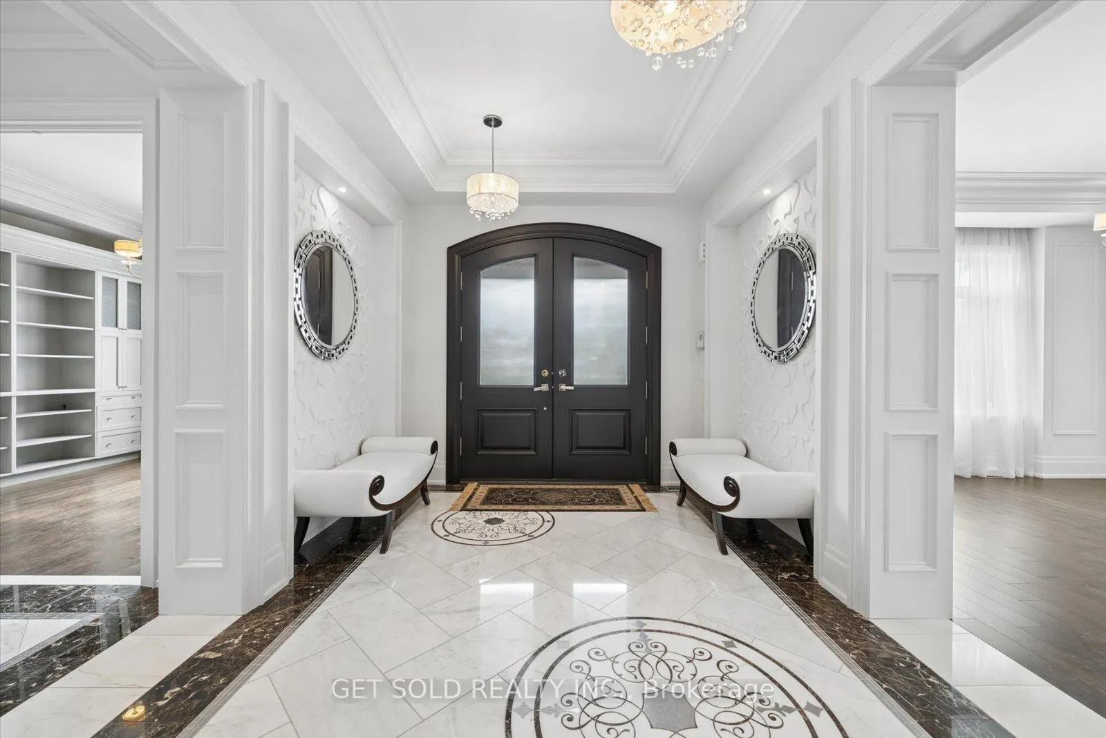 Photo 4 of 8 Thornhill Avenue, Vaughan, Uplands — HOMEH
