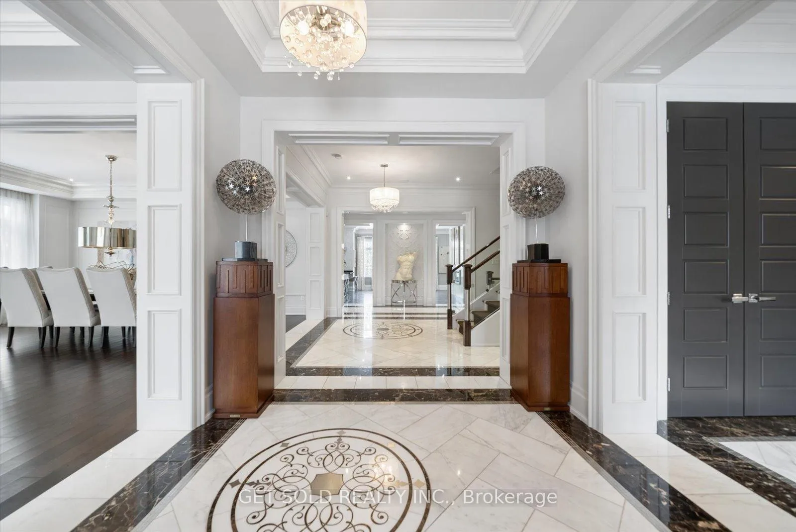 Photo 5 of 8 Thornhill Avenue, Vaughan, Uplands — HOMEH