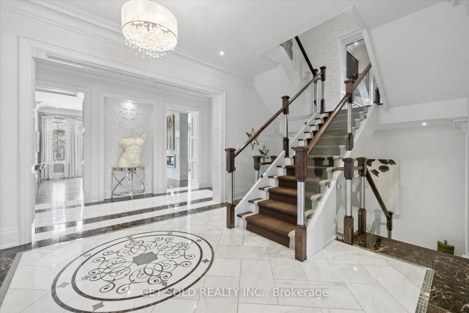 Photo 6 of 8 Thornhill Avenue, Vaughan, Uplands — HOMEH