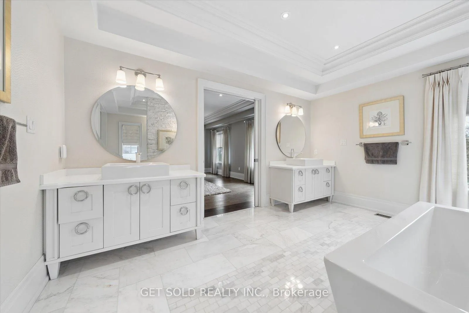 Photo 33 of 8 Thornhill Avenue, Vaughan, Uplands — HOMEH