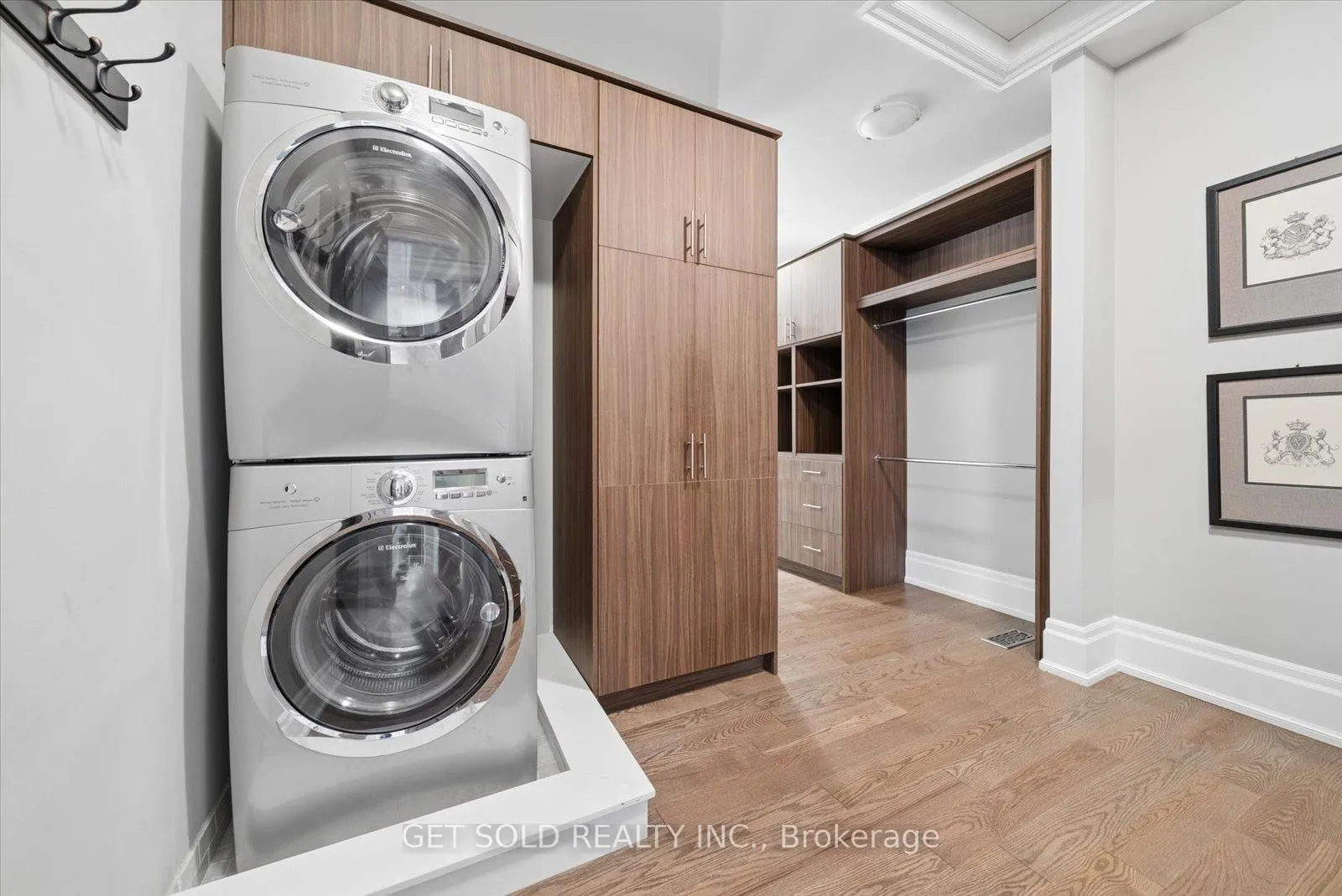 Photo 34 of 8 Thornhill Avenue, Vaughan, Uplands — HOMEH