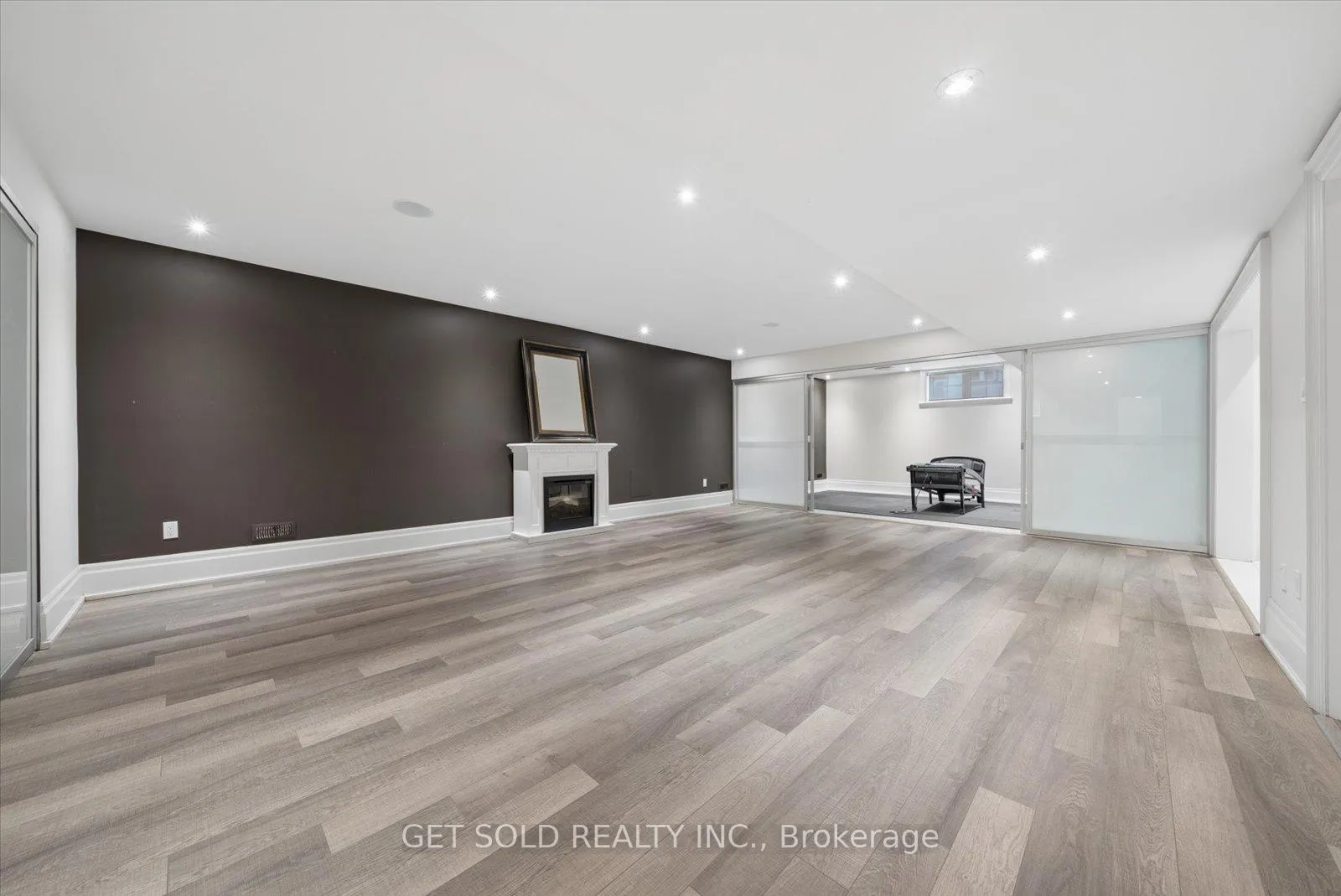 Photo 37 of 8 Thornhill Avenue, Vaughan, Uplands — HOMEH