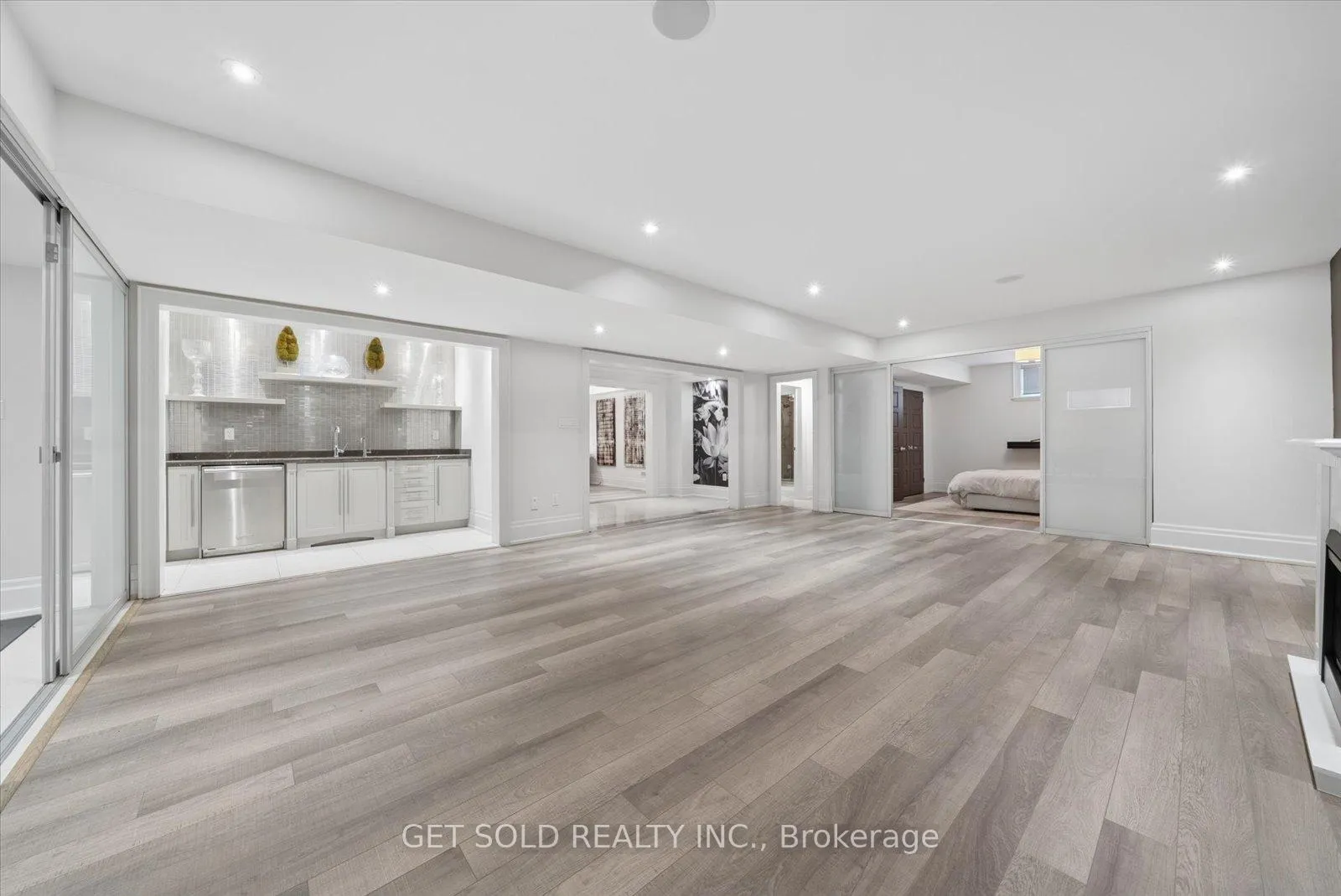 Photo 38 of 8 Thornhill Avenue, Vaughan, Uplands — HOMEH