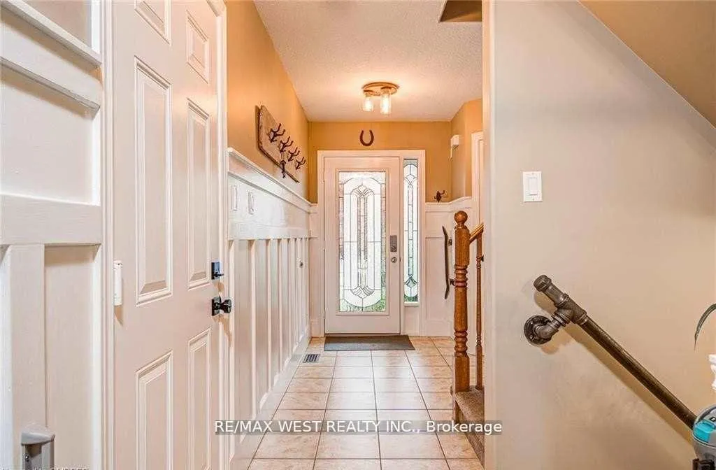 Photo 2 of 4475 Comfort Crescent, Lincoln, Beamsville — HOMEH