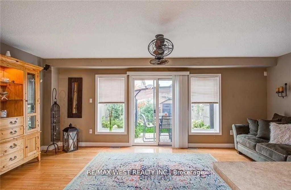 Photo 3 of 4475 Comfort Crescent, Lincoln, Beamsville — HOMEH