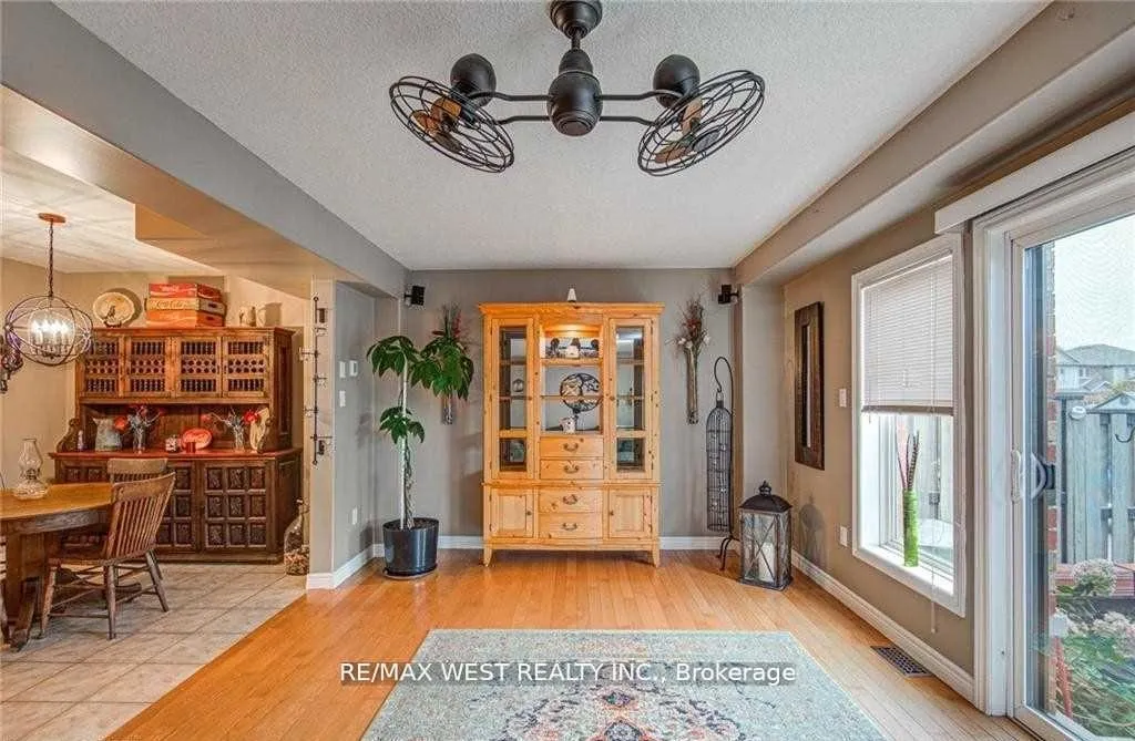 Photo 4 of 4475 Comfort Crescent, Lincoln, Beamsville — HOMEH